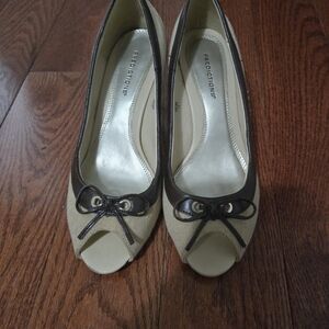 Predictions Women's Peep Toe Heels - Brown and Cream